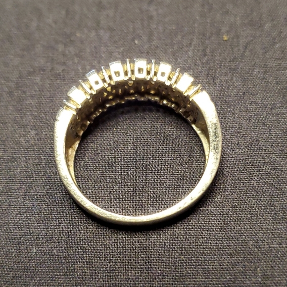 Sterling Silver and CZ Ladies Ring - Picture 2 of 8